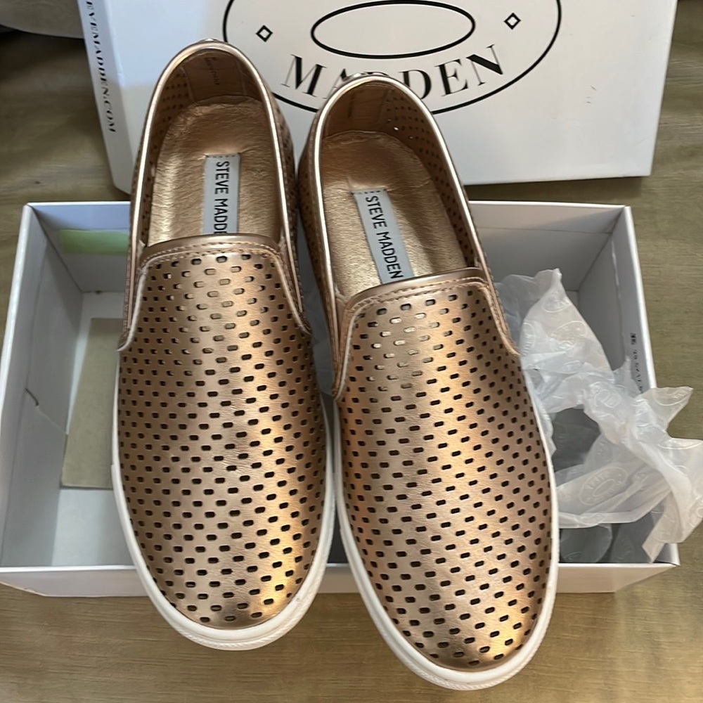 Steve Madden slip on sneaker